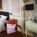 La Cour Du Puits, chambre Ophélie Habitación en casa particular *